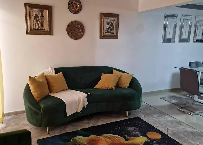 Lujosa Y Espaciosa Villa Maria.